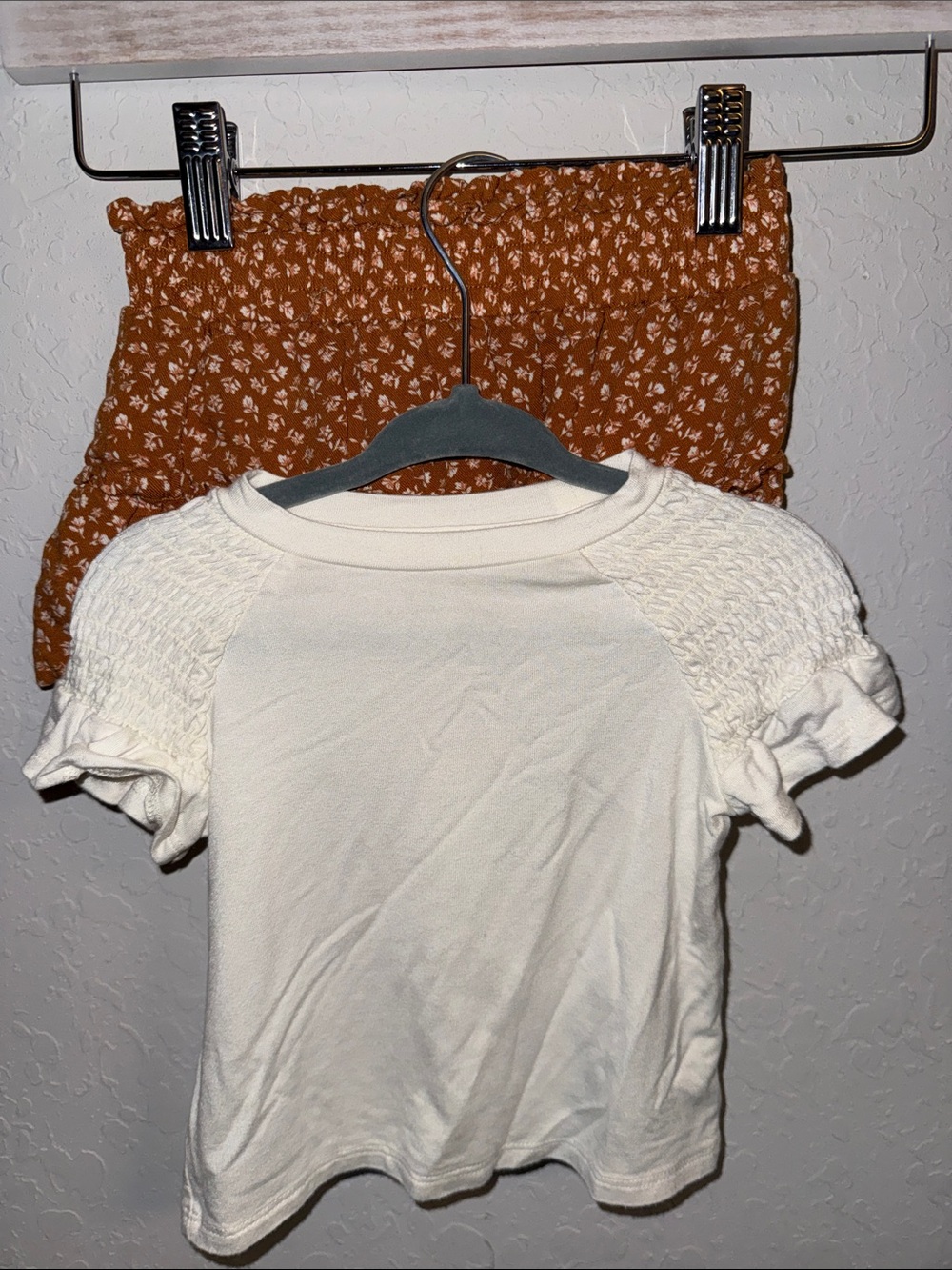 Copper Key Cream Puff Sleeve Top with Rust Floral Skirt